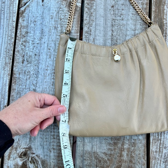 Ande’ vintage taupe leather bag with gold chain strap - Picture 6 of 9